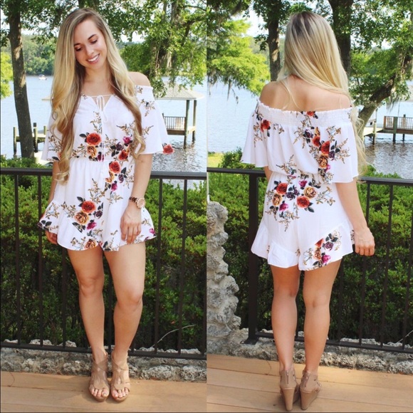 SALE|| Light Chiffon Flirty Floral Romper ||MEDIUM - Picture 2 of 3